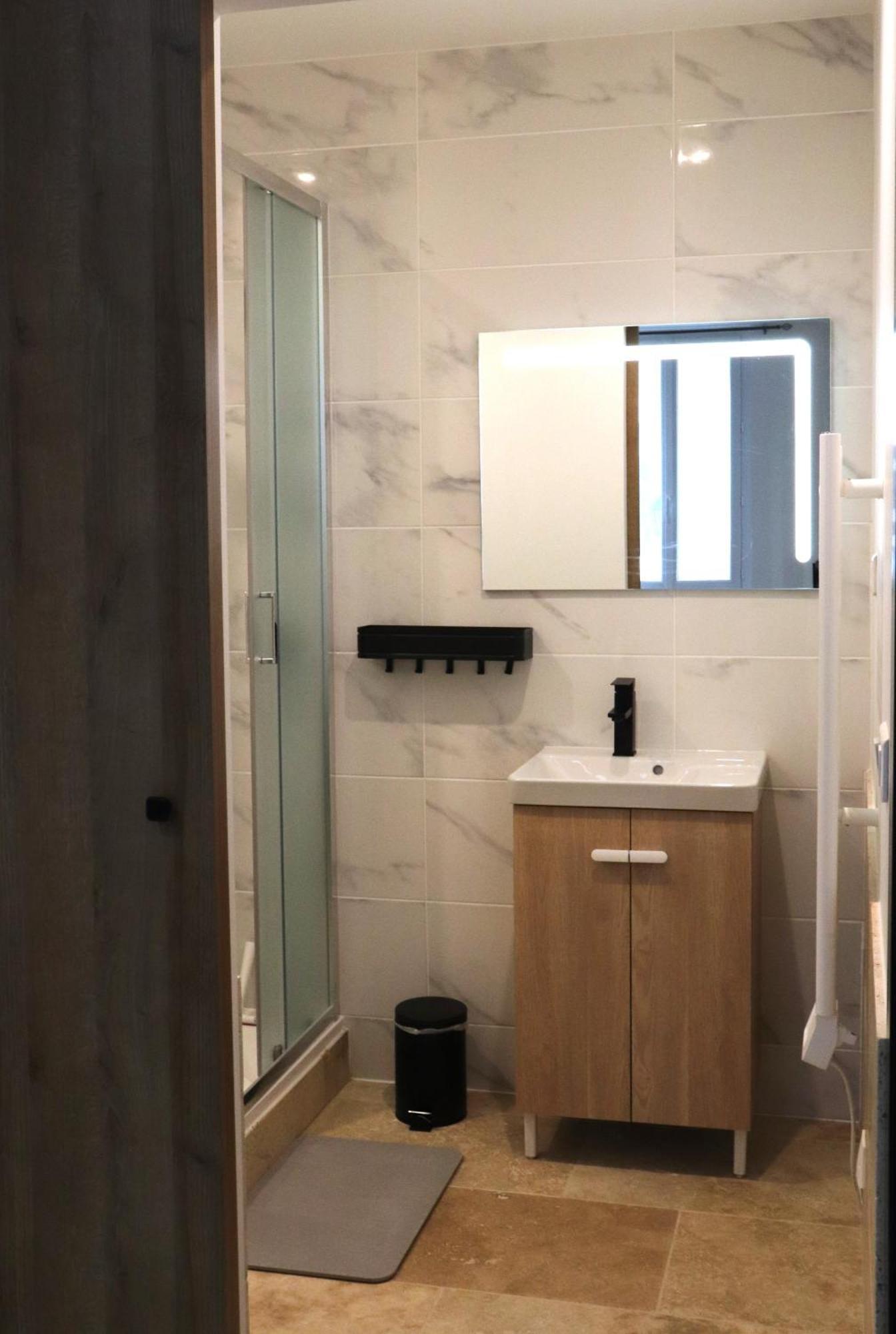 Superbes Appartements Modernes Et Neufs Bagnols-sur-Cèze Exteriör bild